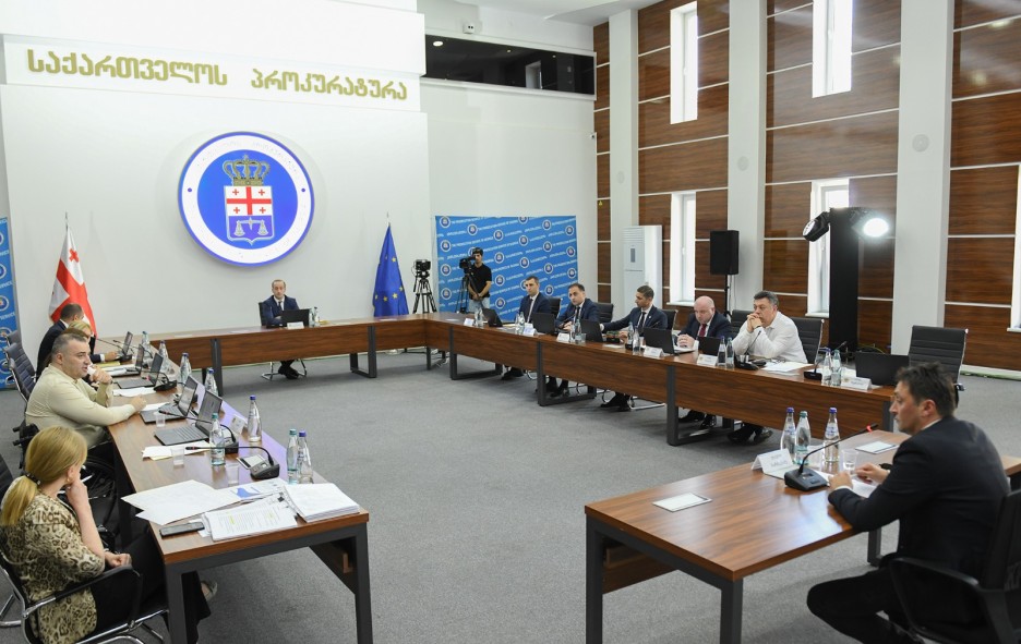 საპროკურორო საბჭო საქართველოს გენერალური პროკურორობის კანდიდატებად წარმოდგენილ ორ პირს - ვიქტორ ახალბედაშვილს და დავით ბარბაქაძეს გაესაუბრა